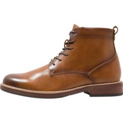 Buty zimowe męskie: Call it Spring RAMALHO Botki sznurowane cognac