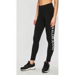 Calvin Klein Jeans - Legginsy. Czarne spodnie damskie Calvin Klein Jeans, s, z nadrukiem, z elastanu. W wyprzedaży za 239,90 zł.