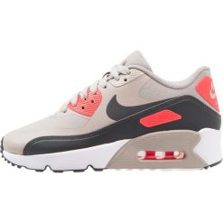 Nike Sportswear AIR MAX 90 ULTRA 2.0 Tenisówki i Trampki cobblestone/anthracite/solar red/white. Szare trampki dziewczęce Nike Sportswear, z tworzywa sztucznego. W wyprzedaży za 336,75 zł.