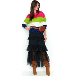 Sweter w kolorowe paski neonowy. Swetry damskie e-margeritka.pl, s, w paski, z poliesteru, z krótkim rękawem, krótkie, bez kaptura. Za 119,99 zł.