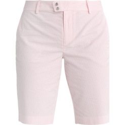 Polo Ralph Lauren Golf TECH Krótkie spodenki sportowe island pink. Czerwone spodnie damskie marki Polo Ralph Lauren Golf, bez wzorów, z bawełny, sportowe, krótkie, na golfa. W wyprzedaży za 377,40 zł.