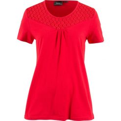 Shirt z krótkim rękawem i koronkową wstawką bonprix truskawkowy. Koszulki damskie bonprix. Za 29,99 zł.
