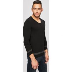 Guess Jeans - Sweter. Swetry męskie Guess Jeans. W wyprzedaży za 189,90 zł.