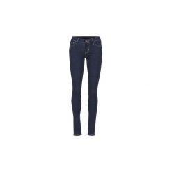 Jeansy skinny Levis 710 INNOVATION SUPER SKINNY. Niebieskie jeansy damskie Levi's®. W wyprzedaży za 300,30 zł.