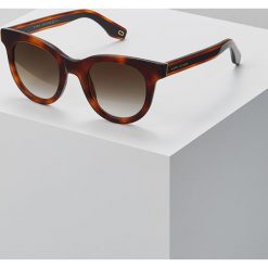 Marc Jacobs Okulary przeciwsłoneczne mottled dark brown. Pomarańczowe okulary przeciwsłoneczne damskie marki Marc Jacobs. Za 759,00 zł.