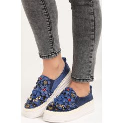Niebieskie Slip On I'm Real Maniac. Niebieskie tenisówki damskie Born2be, z materiału. Za 99,99 zł.