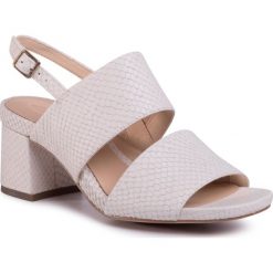 Sandały CLARKS - Sheer55 Sling 261488824 White Snake. Białe klapki damskie Clarks, bez wzorów, ze skóry, bez obcasa, na obcasie. Za 389,00 zł.