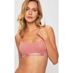 Tommy Hilfiger - Biustonosz. Różowe biustonosze TOMMY HILFIGER, w koronkowe wzory, z elastanu. W wyprzedaży za 119,90 zł.