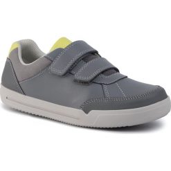 Sneakersy CLARKS - Emery Sky K 261455387 Grey Leather. Szare trampki chłopięce Clarks, bez wzorów, z zamszu, na rzepy. W wyprzedaży za 159,00 zł.