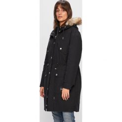 Calvin Klein Jeans - Parka. Czarne kurtki damskie s, z poliesteru, długie. W wyprzedaży za 849,90 zł.