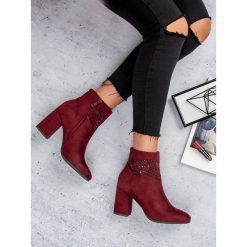 ELEGANCKIE BORDOWE BOTKI. Czarne botki damskie marki KYLIE, z jeansu. Za 151,98 zł.