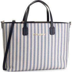 Torebka TOMMY HILFIGER - Iconic Tommy Satchel Glitter AW0AW07042 901. Niebieskie torebki klasyczne damskie TOMMY HILFIGER, bez wzorów, ze skóry ekologicznej, klasyczne, bez dodatków. Za 699,00 zł.