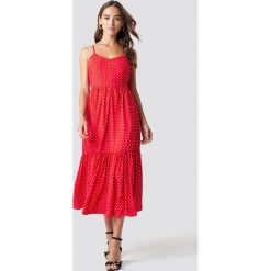 Trendyol Sukienka midi na ramiączkach - Red. Czerwone sukienki damskie marki Trendyol, bez wzorów, bez kołnierzyka, bez rękawów, midi. Za 100,95 zł.