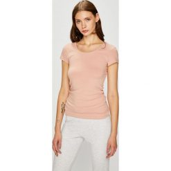 Only - Top. Białe bluzki damskie marki ONLY, s, bez wzorów, z elastanu, casualowe, z okrągłym kołnierzem, z krótkim rękawem. W wyprzedaży za 39,90 zł.