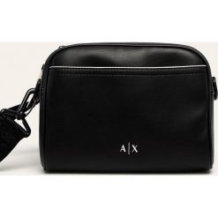 Armani Exchange - Torebka. Czarne listonoszki damskie Armani Exchange, w paski, z poliesteru, na ramię, małe, bez dodatków. W wyprzedaży za 449,90 zł.