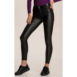 Czarne Spodnie Skinny Yanoe. Czarne spodnie damskie Renee, bez wzorów. Za 149,99 zł.