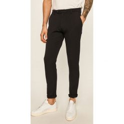 Tailored & Originals - Spodnie. Niebieskie spodnie męskie Tailored & Originals, na co dzień, bez wzorów, z elastanu. W wyprzedaży za 199,90 zł.