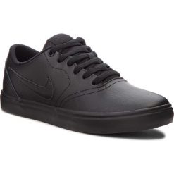 Buty NIKE - Sb Check Solar 843895 009 Black/Black/Black. Czarne buty sportowe męskie Nike, na co dzień, bez wzorów, ze skóry, eleganckie, bez zapięcia. W wyprzedaży za 199,00 zł.