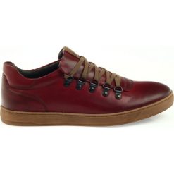 Półbuty czerwone Pilpol PC051. Czerwone półbuty męskie Pilpol, bez wzorów, ze skóry, bez zapięcia. W wyprzedaży za 369,00 zł.