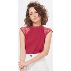Elegancka bluzka ze stójką - Różowy. Różowe bluzki damskie Mohito, s, bez wzorów, eleganckie, ze stójką, bez rękawów. W wyprzedaży za 49,99 zł.