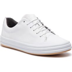 Sneakersy CAMPER - Hoops K200298-004 White. Białe półbuty damskie Camper, bez wzorów, ze skóry, bez obcasa, na płaskiej podeszwie, bez zapięcia. Za 419,00 zł.