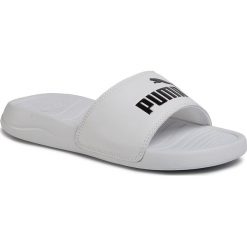 Klapki PUMA - Popcat 20 372279 02 Puma White/Puma Black. Białe klapki damskie Puma, bez wzorów, ze skóry ekologicznej, bez obcasa. W wyprzedaży za 79,99 zł.