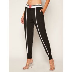 Spodnie dresowe Calvin Klein Underwear 000Q56424E. Czarne spodnie damskie Calvin Klein Underwear, l, z dresówki. W wyprzedaży za 239,00 zł.