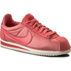 Buty NIKE - Classic Cortez Nylon 749864 802 Sea Coral/Sea Coral. Różowe buty sportowe damskie marki Nike, bez wzorów, ze skóry ekologicznej, sportowe. W wyprzedaży za 289,00 zł.