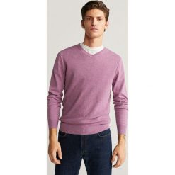 Mango Man - Sweter TENV. Niebieskie swetry męskie Mango Man, s, bez wzorów, z bawełny, bez kołnierzyka, bez kaptura. Za 139,90 zł.