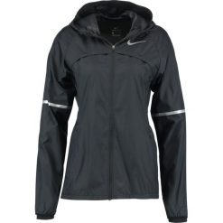 Nike Performance HOODED SHIELD Kurtka do biegania black. Czarne kurtki sportowe damskie marki Nike Performance, l, z materiału. W wyprzedaży za 299,25 zł.