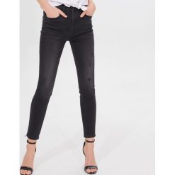 Jeansy skinny - Czarny. Czarne jeansy damskie Mohito. Za 109,99 zł.