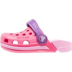 Crocs ELECTRO CLOG Sandały kąpielowe paradise pink/carnation. Czarne sandały chłopięce marki Crocs, z materiału. Za 129,00 zł.