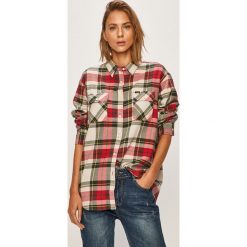 Wrangler - Koszula. Czerwone bluzki damskie Wrangler, na co dzień, s, bez wzorów, z bawełny, klasyczne, z klasycznym kołnierzykiem, z długim rękawem. W wyprzedaży za 189,90 zł.