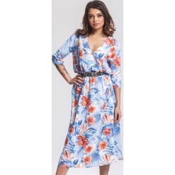 Niebieska Sukienka Concentrated. Niebieskie sukienki damskie other, s, bez wzorów, z tkaniny, bez kołnierzyka, bez rękawów, midi. Za 79,99 zł.