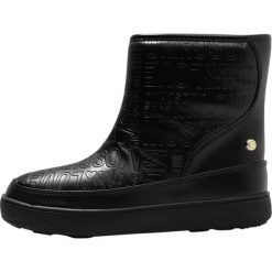 Love Moschino Śniegowce black. Szare buty zimowe damskie marki Love Moschino, z materiału. W wyprzedaży za 354,50 zł.