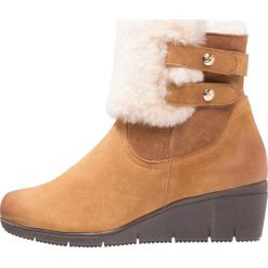 Buty zimowe damskie: Caprice Botki na koturnie cognac
