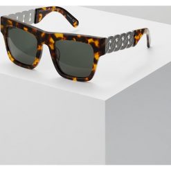 Stella McCartney Okulary przeciwsłoneczne avanna/green. Pomarańczowe okulary przeciwsłoneczne damskie wayfarery marki Stella McCartney. W wyprzedaży za 1000,30 zł.