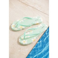 Miętowe Japonki If I Loved You. Zielone klapki damskie Renee, w paski, bez obcasa, na płaskiej podeszwie. Za 29,99 zł.