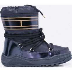 Tommy Hilfiger - Śniegowce Wanda. Szare śniegowce damskie marki TOMMY HILFIGER, z materiału, z okrągłym noskiem, na obcasie. W wyprzedaży za 359,90 zł.