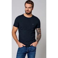 Koszulka C.Granatowa Josh. Koszulki męskie LANCERTO, xl, bez wzorów, z bawełny, z okrągłym kołnierzem, bez rękawów. W wyprzedaży za 79,90 zł.