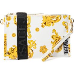 Torebka VERSACE JEANS COUTURE - E1VVBBUX 71494 MCI. Białe kopertówki damskie Versace Jeans Couture, bez wzorów, z jeansu, klasyczne, bez dodatków. W wyprzedaży za 369,00 zł.