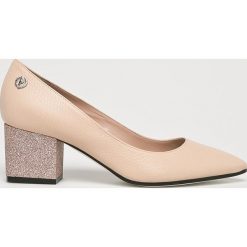 Pollini - Czółenka. Różowe czółenka damskie Pollini, bez wzorów, ze skóry, bez obcasa, na obcasie. W wyprzedaży za 599,90 zł.