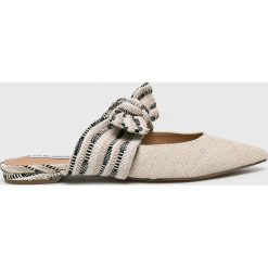 Steve Madden - Klapki Emika. Pomarańczowe klapki damskie Steve Madden, bez wzorów, ze skóry, bez obcasa, na obcasie. W wyprzedaży za 219,90 zł.