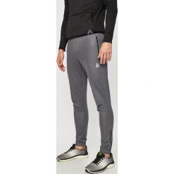 Reebok - Spodnie. Szare spodnie męskie Reebok, xl, z poliesteru, sportowe. W wyprzedaży za 139,90 zł.