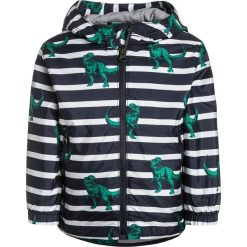 GAP TODDLER BOY Kurtka przeciwdeszczowa true indigo. Niebieskie kurtki dziewczęce marki GAP, z poliesteru. W wyprzedaży za 143,10 zł.