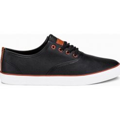 Buty męskie trampki T305 - czarne. Czarne trampki męskie Ombre Clothing, bez wzorów, z materiału, klasyczne, bez zapięcia. Za 49,00 zł.