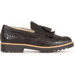 Czarne półbuty z tłoczeniem - skóra naturalna - model 247 - kolor czarny krokodyl z połyskiem. Czarne półbuty damskie Zapato, bez wzorów, ze skóry, bez obcasa, bez zapięcia. Za 309,00 zł.
