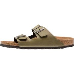 Birkenstock ARIZONA Kapcie pull up olive. Zielone kapcie męskie marki Birkenstock, z materiału. Za 329,00 zł.