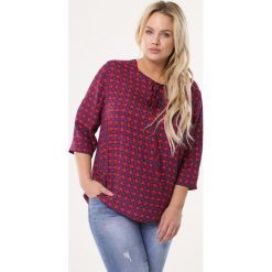 Czerwona Koszula Limpid. Czerwone bluzki damskie Born2be, xl, bez wzorów, z okrągłym kołnierzem, bez rękawów. Za 49,99 zł.