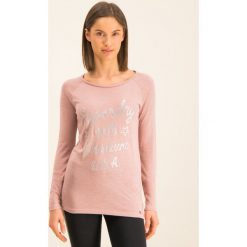 Sweter Superdry Parton Graphic W6000020A. Różowe swetry damskie Superdry, bez wzorów, z poliesteru, klasyczne, bez rękawów, bez kaptura. W wyprzedaży za 119,00 zł.